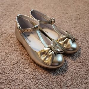 Girls Children's Classics Gold T-Strap Flat Shoes Sz 26EU/9.5US